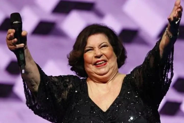 Na década de 1970, Nana namorou João Donato (1970-1974) e, em 1979, iniciou um relacionamento com Claudio Nucci, com quem morou junto até 1984. Esse foi seu último casamento, embora tenha tido outros namoros ocasionais.