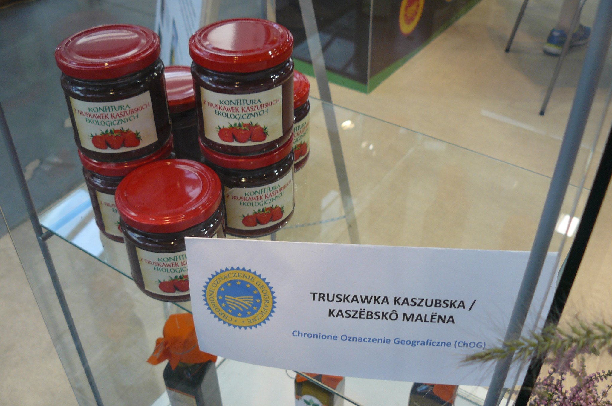 As variedades Elsanta e Honeoye são destinadas ao consumo direto e apresentam coloração vermelha clara a vermelha intensa, arredondadas e pequenas, com polpa suculenta e firme. Tem o sabor doce, aromático e equilibrado, semelhante ao dos morangos silvestres. A variedade Senga Sengana é destinada ao processamento, possui polpa firme, suculenta e dura e apresenta diversos tamanhos e formatos. 