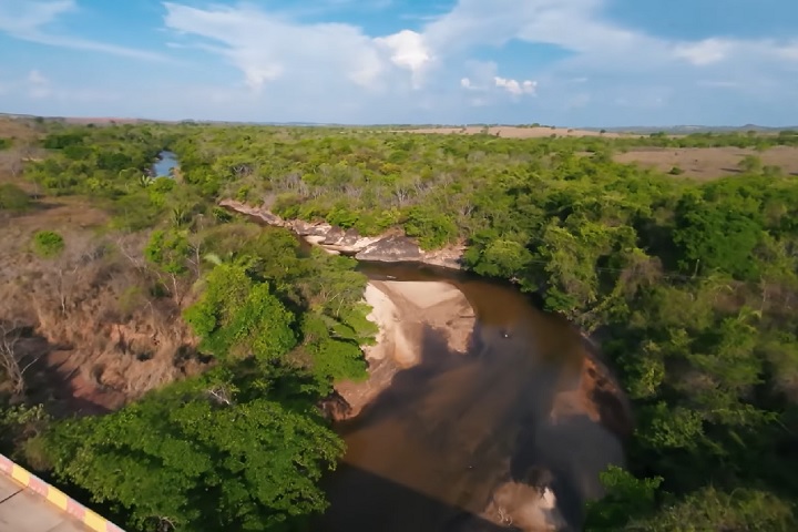 Os primeiros indícios de que a estrutura havia sido formada por um impacto surgiram em 1973, com uma publicação dos pesquisadores da NASA Robert Dietz e Bevan French. 