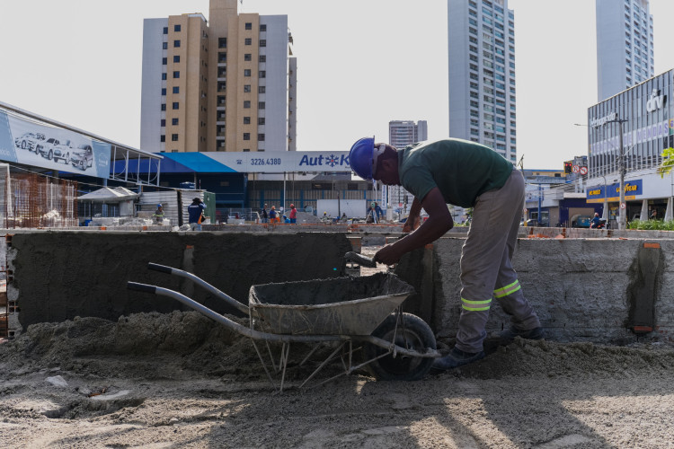 FORTALEZA-CE, BRASIL, 02-05-2025: Heráclito Graça foi liberada, mas Praça Bárbara de Alencar continua em obras. (Foto: Fernanda Barros/ O Povo)