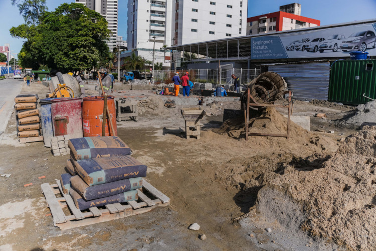 FORTALEZA-CE, BRASIL, 02-05-2025: Heráclito Graça foi liberada, mas Praça Bárbara de Alencar continua em obras. (Foto: Fernanda Barros/ O Povo)