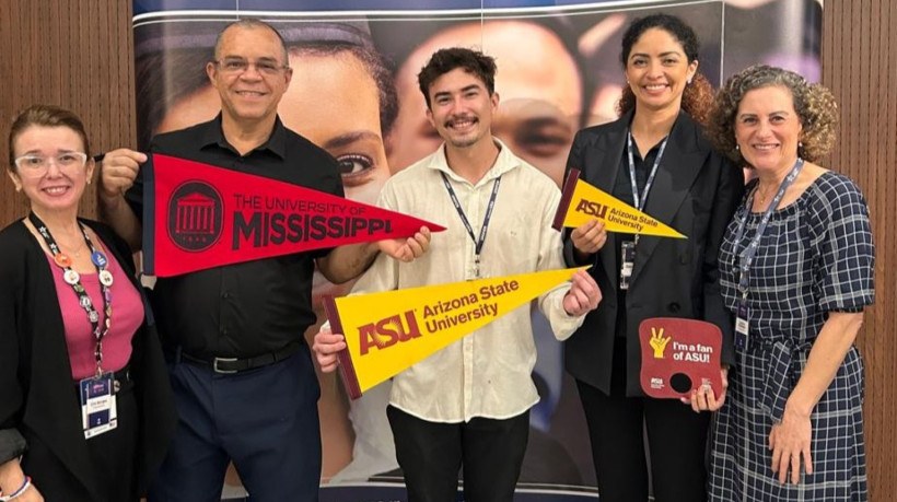 O jornalista Antônio Rogério Bié, ao cento da foto, estudará na Universidade do Estado do Arizona, nos Estados Unidos