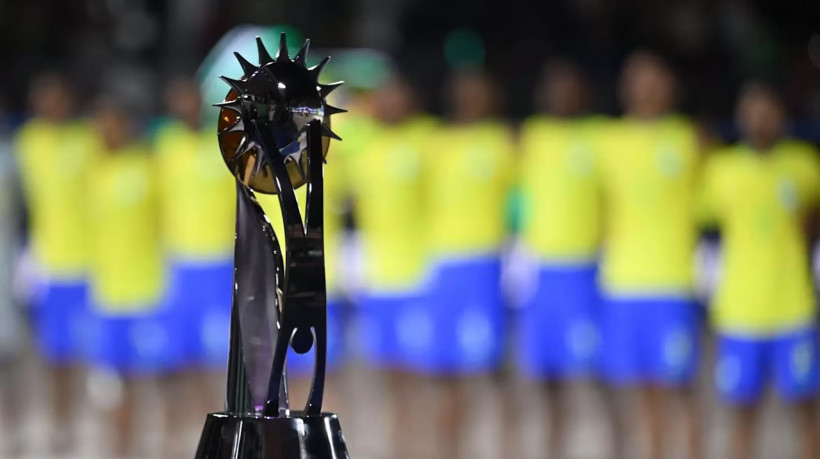 Com 15 títulos, o Brasil lidera as estatísticas e estreia na Copa do Mundo de Futebol de Areia 2025, realizada nas paradisíacas Seychelles
