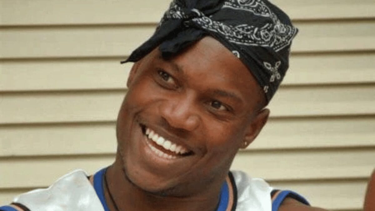 Alan Marcelo jogava basquete antes de ingressar no elenco do BBB3, vencido por Dhomini. Dentro da casa mais vigiada do Brasil, ele foi eliminado com 57% justamente em um paredão contra o campeão do programa.