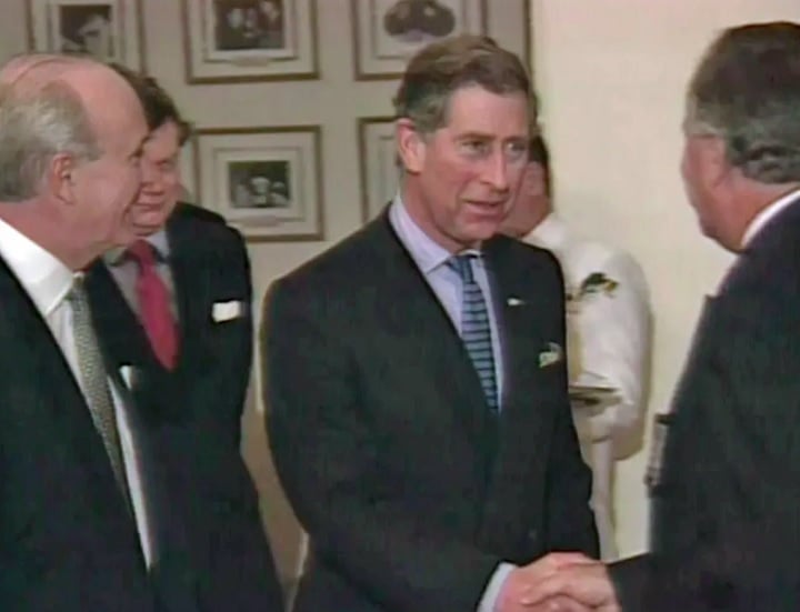 O atual rei britânico, Charles III, esteve no hotel em três oportunidades diferentes: em 1978, em 1991, dessa vez acompanhado da então esposa, a Princesa Diana, e em 2009, acompanhado da hoje rainha Camilla. 