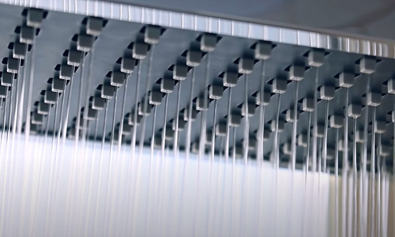 Uma sugestão dos especialistas é tomar o bom e famoso chuveirão antes de entrar na piscina. Com isso, a absorção do cloro e os efeitos do sol serão menores.