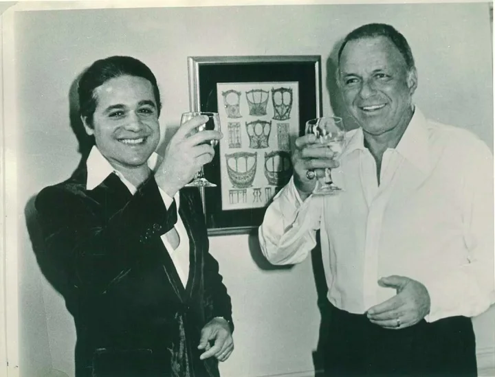 Além disso, o Copacabana Palace é famoso por seus eventos e festas luxuosas, que já receberam nomes como Rita Hayworth, Orson Welles e Frank Sinatra (à direita). 