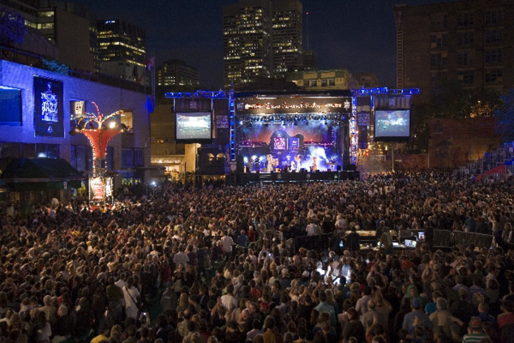 12º lugar: Montreal, no Canadá - Citada pela revista como a “capital mundial dos festivais”, a cidade localizada na província de Quebec sedia o maior festival de jazz do mundo. Para os moradores, o principal ponto cultural é a Place des Artes, dedicado às artes cênicas. 
