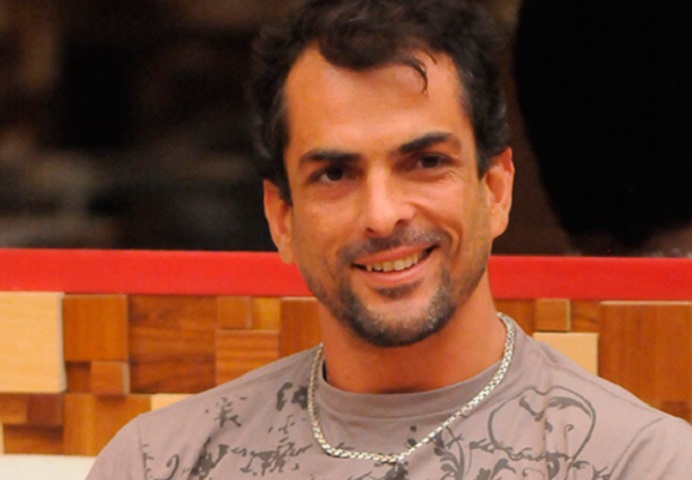 Em 2010, o campeão foi Marcelo Dourado, que lutou de forma amadora ou profissionalmente em diversas artes marciais, como judô, jiu-jitsu e luta livre. Curiosamente, ele participou do BBB4, seis anos antes de voltar e vencer o programa, mas não obteve sucesso, com o sétimo lugar.