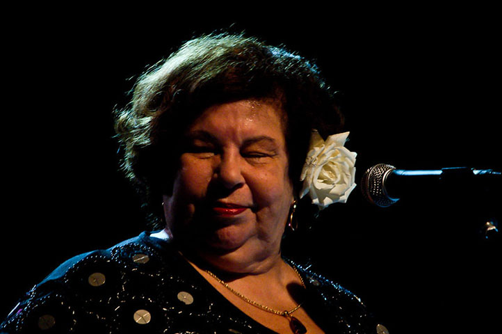 Reconhecida por sua voz única e escolhas musicais refinadas, Nana Caymmi teve uma trajetória marcante na MPB. 