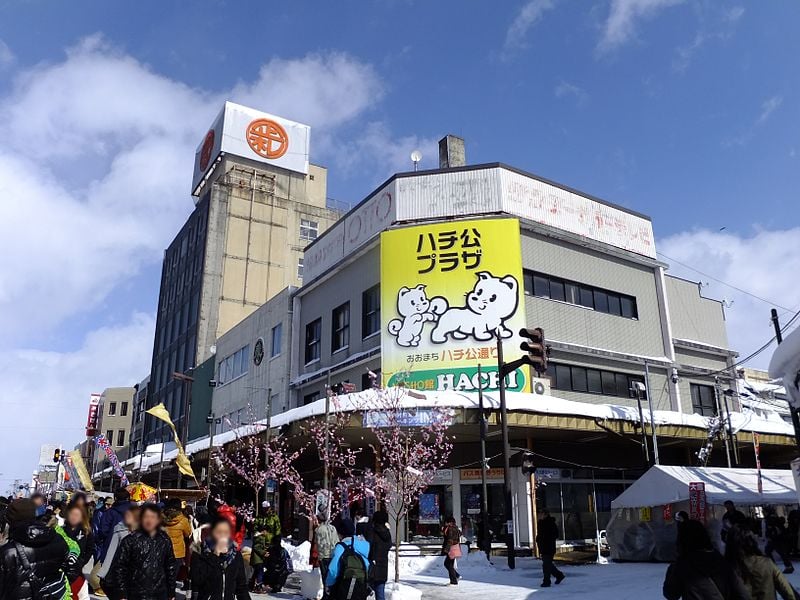 Em 2017, a TV Asahi divulgou enquete com 400 famílias das cidades de Tóquio, Osaka e Nagoya para apontar os barulhos que mais irritavam vizinhos. 
