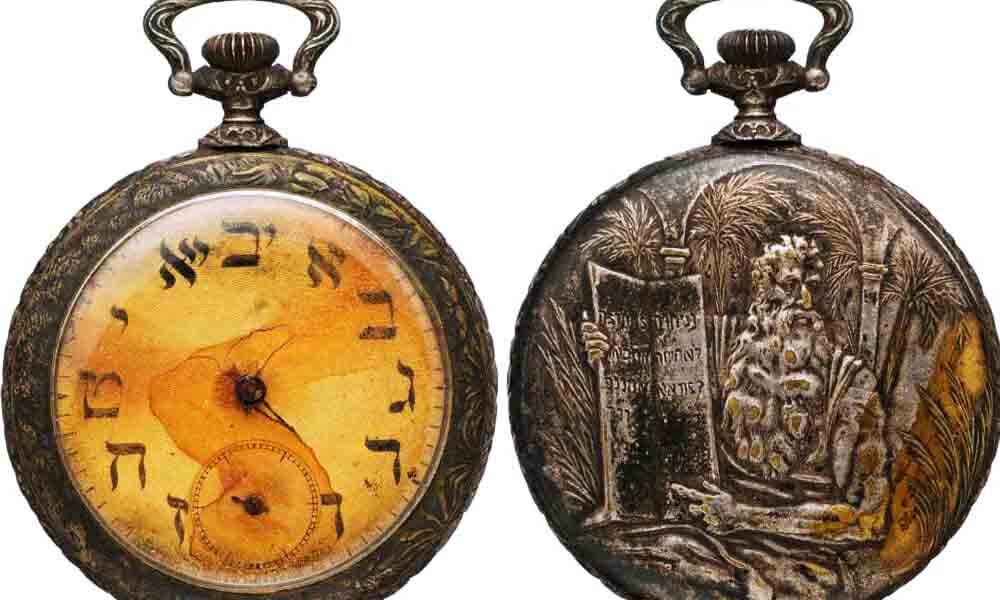 Um relógio de bolso do comissário de bordo Edmund Stone foi obtido, em 2008, após um lance derradeiro de 130 mil libras