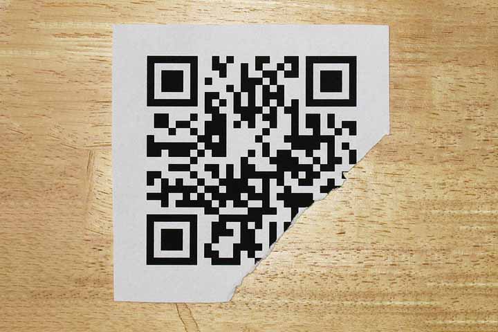 Caso o cliente note algum sinal suspeito no QR Code, como adesivo mal colado ou alguma outra condição que indique troca do código, o recomendável é não escanear e alertar funcionários do estabelecimento.
