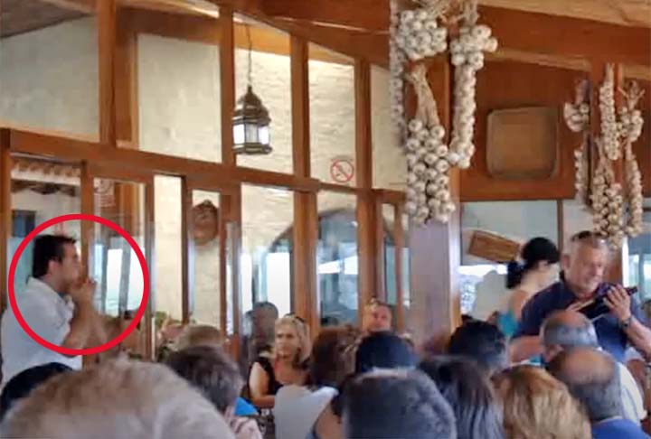 Até mesmo festividades incluem o assobio nas comemorações - laicas ou religiosas. 