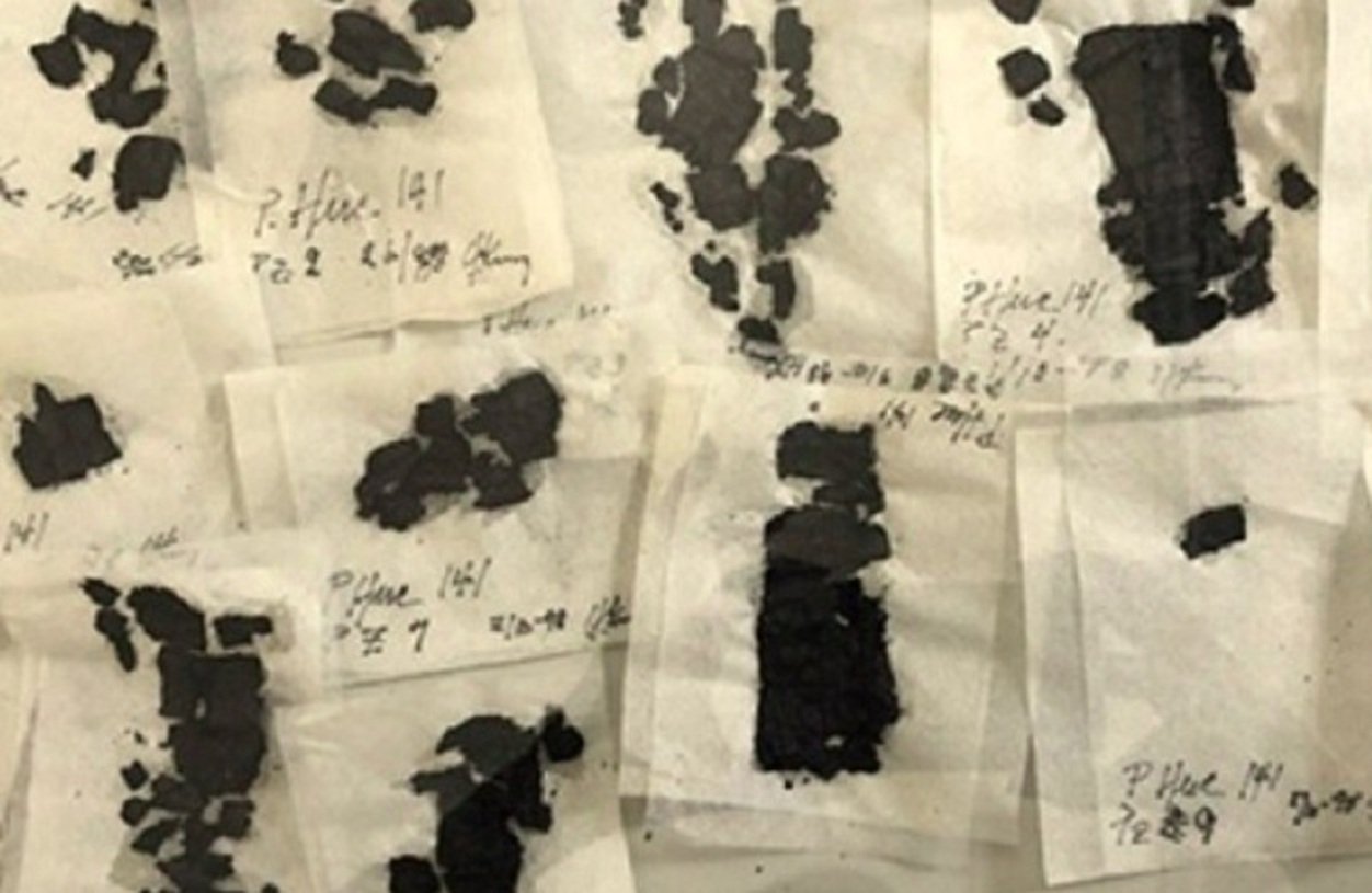 A disputa reuniu pesquisadores de todo o mundo, que tinham que decifrar digitalizações de um dos pergaminhos encontrados na região sem tocá-lo. 