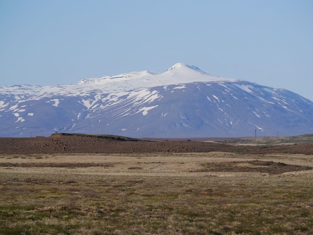 A água da fenda de Silfra é abastecida pelo derretimento da geleira Langjökull. 