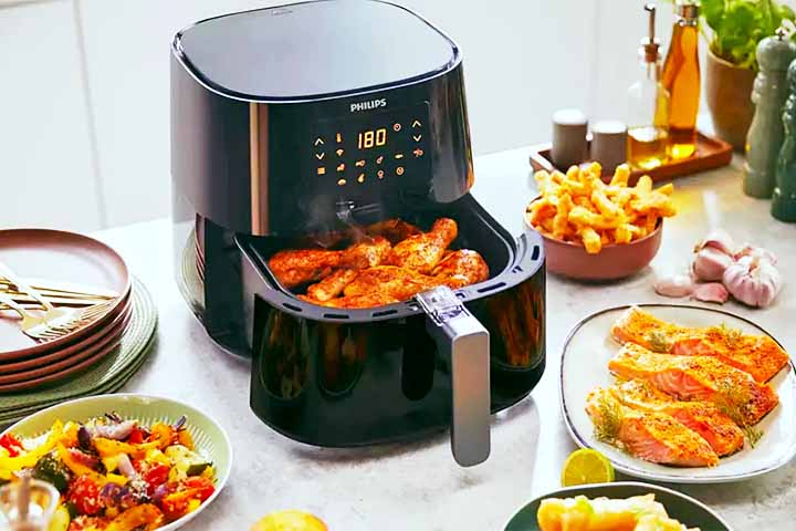 Também é fundamental manter a fritadeira fora do alcance de crianças e evitar abrir o aparelho abruptamente, pois o vapor quente pode causar lesões.  Essas medidas ajudam a minimizar os riscos e a garantir que você possa aproveitar os benefícios do aparelho com segurança.