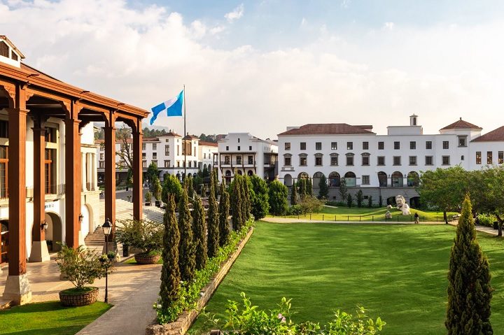 A diretora do Observatório dos Direitos da Infância da Guatemala, Elena Ruiz Bejarano, declarou que Cayalá representa o que seria apenas 5% da população.