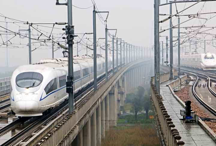6ª) Cantão-Urumqi, China Railways: Esses trens percorrem uma extensão de 4.684 km em um período total de 49 horas e 34 minutos, fazendo paradas em 31 estações ao longo do percurso.