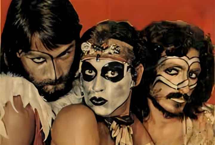 No início da década de 70, já com mais de 30 anos, o cantor entrou na banda Secos e Molhados, onde iniciaria a carreira de sucesso que já dura mais de meio século. 
