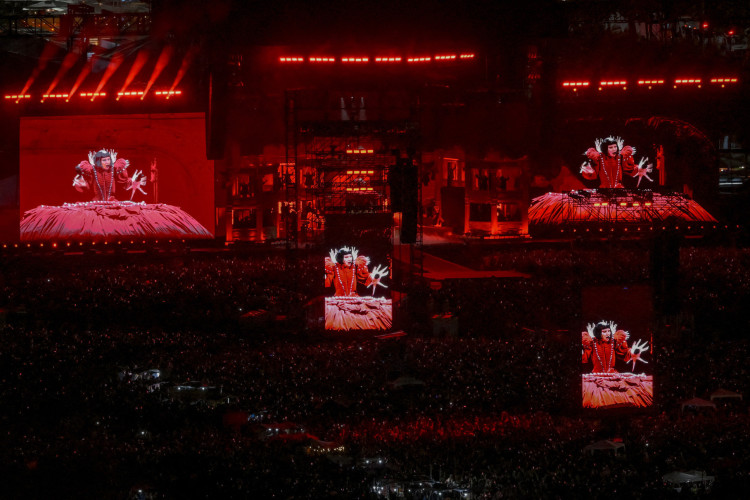 A estrela pop americana Lady Gaga apresentou Abracadabra durante seu show na praia de Copacabana, no Rio de Janeiro, Brasil, em 3 de maio de 2025