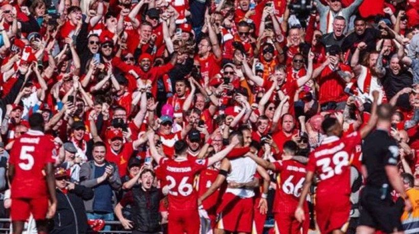 Campeão inglês há uma semana, Liverpool visita o Chelsea em busca de quebrar recordes na Premier League