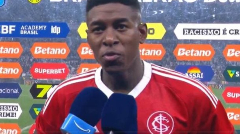 Zagueiro se uniu ao Colorado e teceu fortes críticas contra arbitragem liderada por Paulo César Zanovelli no revés por 4 a 2 para o Corinthians