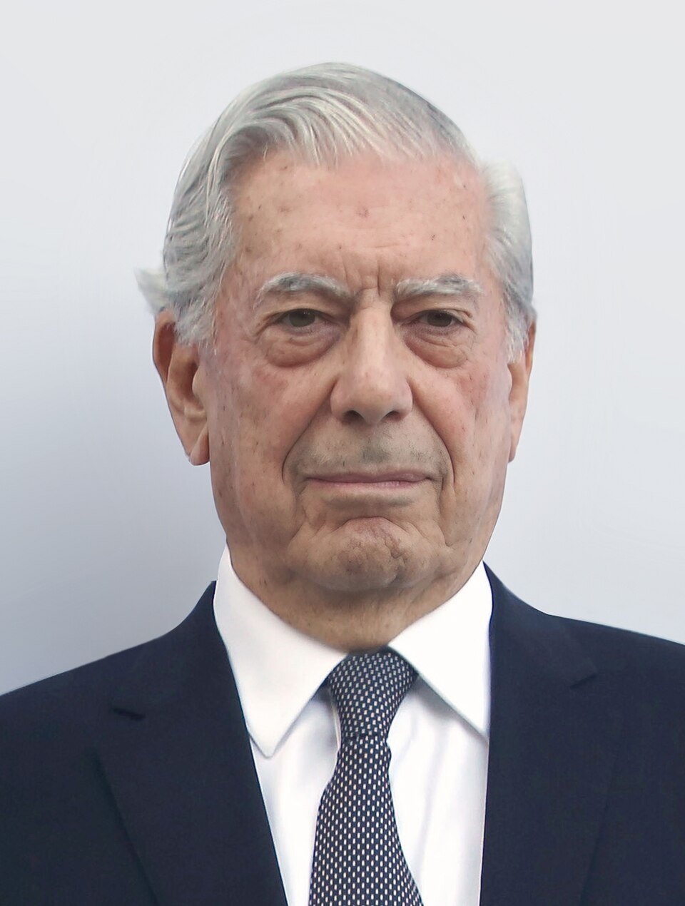 A recente morte de Mario Vargas Llosa, gigante das letras latino-americanas e Nobel de Literatura de 2010, reacende os holofotes sobre os nomes que marcaram o século com suas obras e ideias.