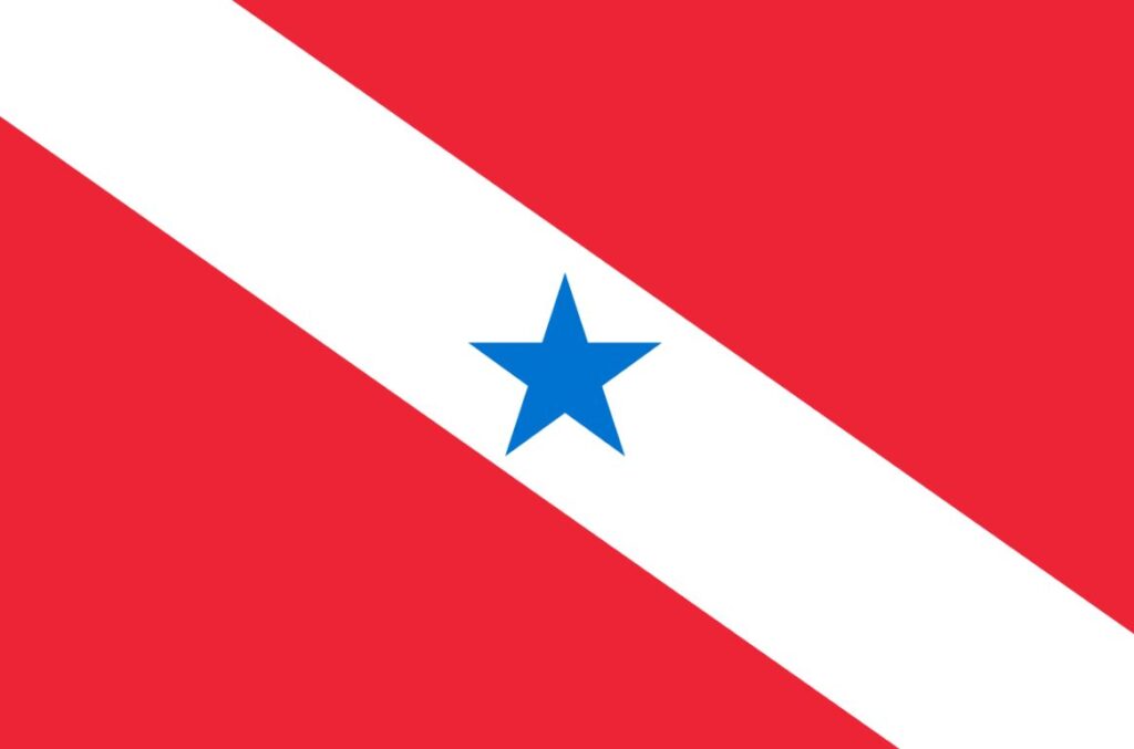 Por outro lado, o Norte tem o Pará, o nono maior do Brasil, com 8.442.962, atrás de SP, MG, RJ, BA, PR, RS, PE e CE. A capital é Belém, com 1.367.336 habitantes. 