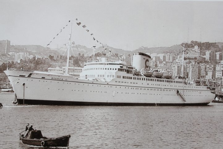 9) Bianca C – Granada, Caribe - Este navio é único desse ranking que por ter naufragado duas vezes. A primeira foi em 1944, enquanto era rebocado, mas ele acabou sendo resgatado e voltou a operar. Depois de operar como um transatlântico de passageiros por 12 anos, o Bianca C pegou fogo e afundou ao largo da costa de Granada.