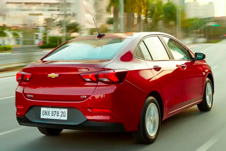 Em comparação com o Fiat Argo, por exemplo, o Onix Plus consegue ter uma autonomia de quase 2,5 km/l a mais na estrada utilizando gasolina. 