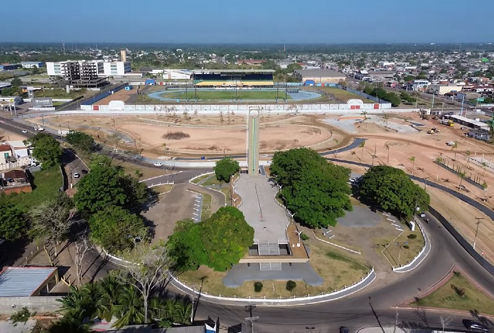 Ao longo dos anos, Macapá se desenvolveu como um importante centro comercial e administrativo. Em 1944, foi elevada à categoria de cidade e, em 1988, se tornou a capital do recém-criado estado do Amapá.