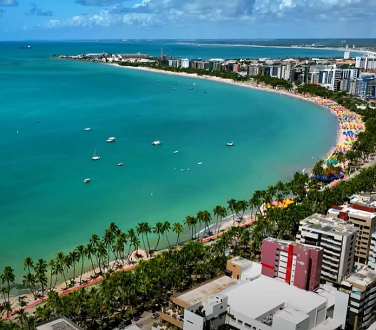 Essa data comemorativa reforça a importância de Maceió não apenas como um ponto turístico, mas também como um ícone cultural do Brasil. Que tal, então, conhecermos um pouco mais sobre a belíssima capital de Alagoas?