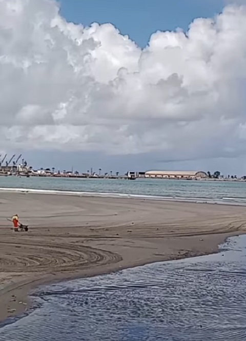 Esse povoado, nascido em 1609, cresceu ao redor do porto de Jaraguá, que facilitava o comércio marítimo de produtos coloniais. A cidade teve seu desenvolvimento impulsionado pela economia açucareira e pela função portuária que desempenhava.