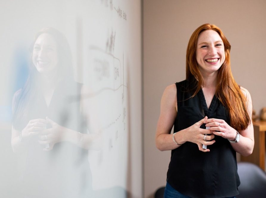 O relatório também destacou os benefícios à saúde dos trabalhadores, incluindo a redução do estresse crônico e o equilíbrio entre trabalho e vida pessoal.