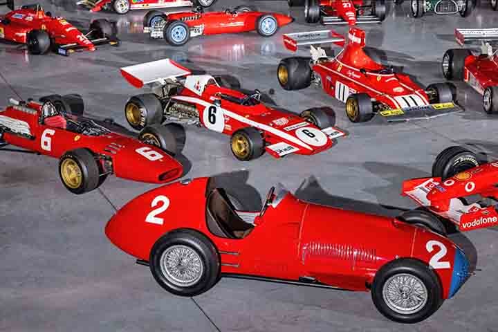 O acervo de Ecclestone contava com um veículo de corrida que era equipado com um ventilador na parte traseira.