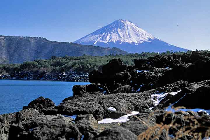 Outras alternativas incluem o Lago Kawaguchi e o Parque Chureito, que continuam abertos ao público e oferecem vistas panorâmicas sem obstruções da montanha.