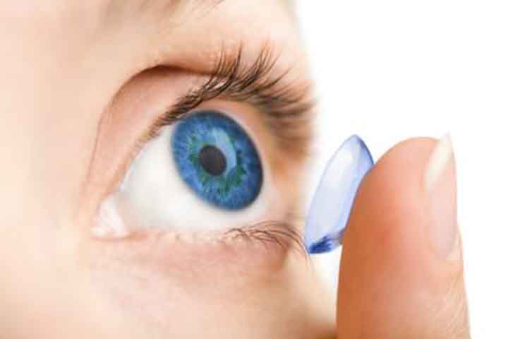 Além disso, para muitas pessoas, elas oferecem uma alternativa mais confortável e conveniente em comparação com os óculos. Os modelos mais modernos incluem lentes de uso diário, mensal e prolongado, além de opções descartáveis, que oferecem maior praticidade e higiene.