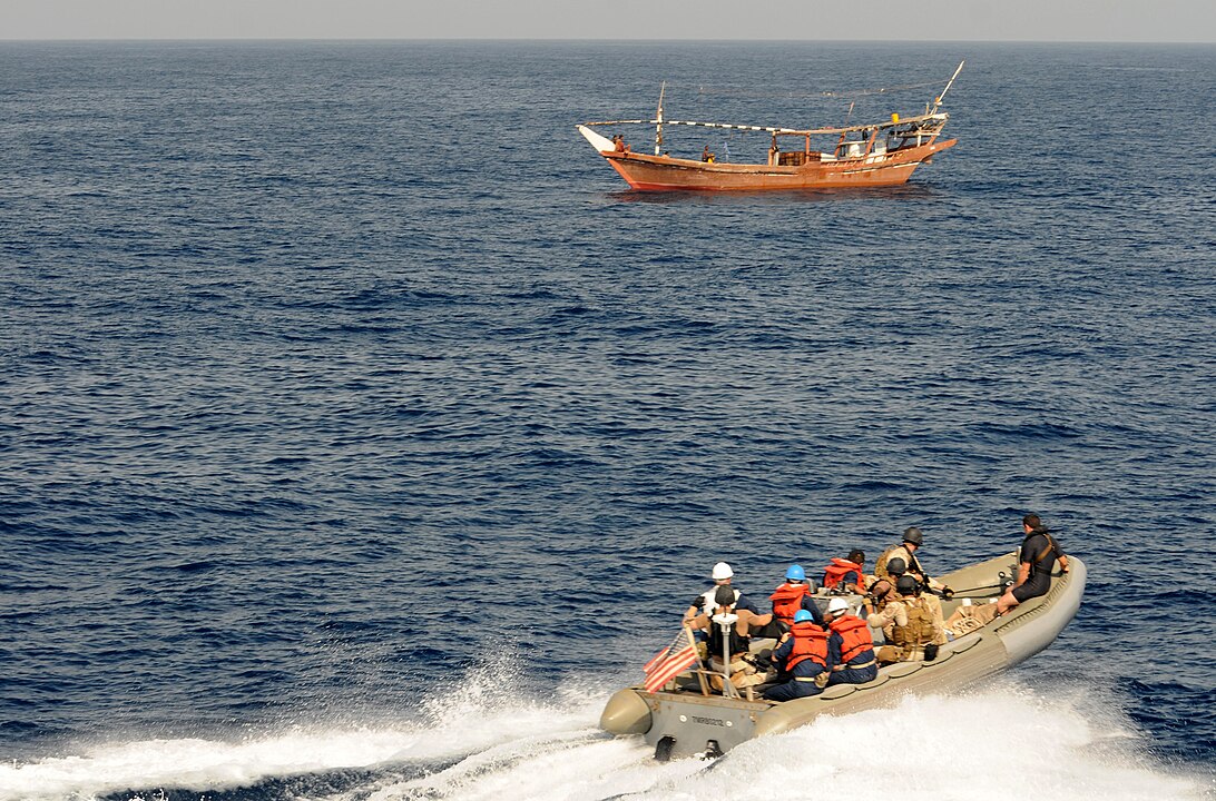 Golfo de Aden: Entre o Iêmen e a Somália, conecta o Mar Vermelho ao Oceano Índico, estratégico para o comércio e conhecido por sua relevância geopolítica.

