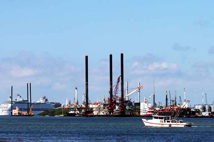 Com a eleição de Donald Trump para a presidência dos Estados Unidos e sua política voltada pata impor a soberania americana sobre territórios vizinhos, o Google anunciou em 27/1/2025 que, dependendo do local da pesquisa, o Golfo do México vai aparecer como Golfo da América.