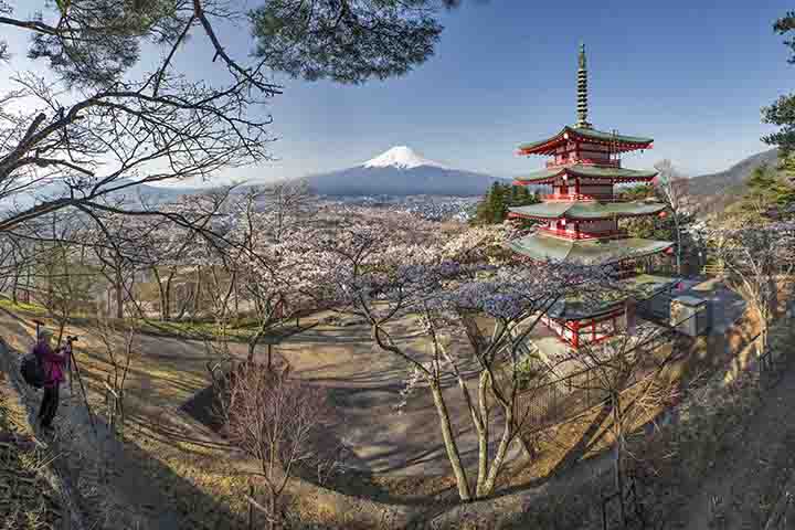 O sítio do Patrimônio Mundial também inclui trilhas especiais de peregrinação até a montanha, há muito tempo usadas pelos monges em busca de realização espiritual.