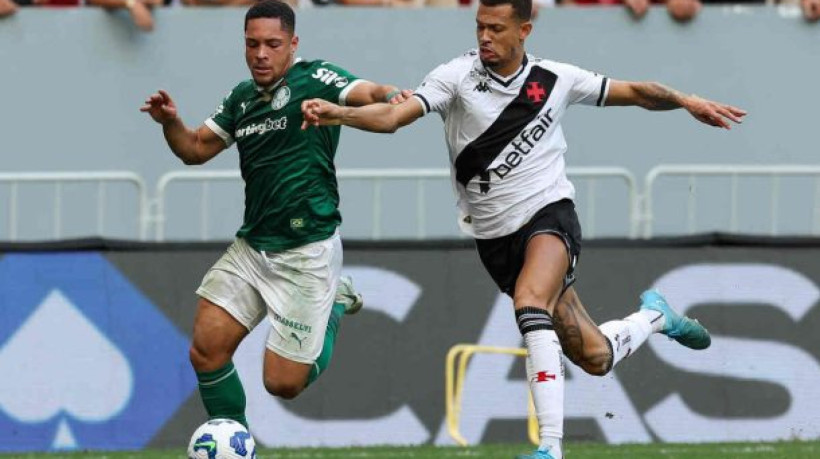 Centroavante mostra oportunismo ao aproveitar passe de Estêvão e marca o gol da vitória alviverde sobre o Cruz-Maltino, no Mané Garrincha