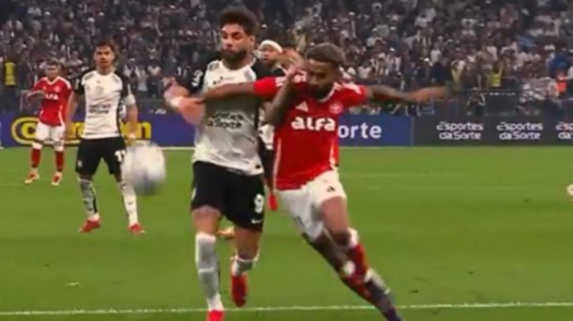 Vitória do Corinthians por 4 a 2 ficou marcada por reclamações sobre a arbitragem dos dois lados