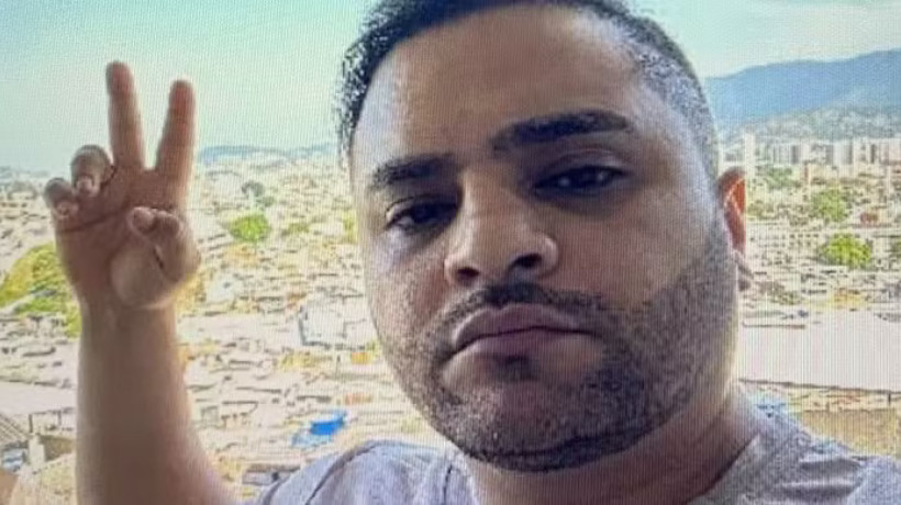 Há 5 anos sem deixar o complexo, Phillip da Silva Gregório, o Professor, já fez lipoaspiração, retirou estilhaços de bala da cabeça e organizou bailes funks