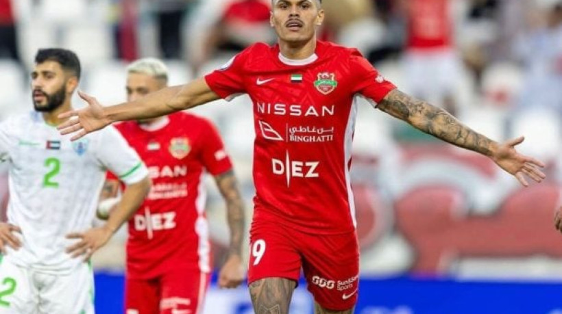 Atacante brasileiro celebra a terceira taça pelo clube, que defende desde julho de 2023
