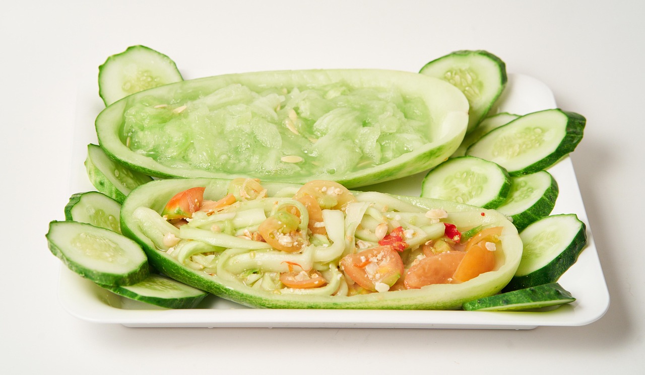 Além disso, a presença de cucurbita, substância encontrada no pepino, pode estimular a liberação de insulina pelo pâncreas, ajudando a regular a glicose no organismo e prevenindo o desenvolvimento da diabetes tipo 2.