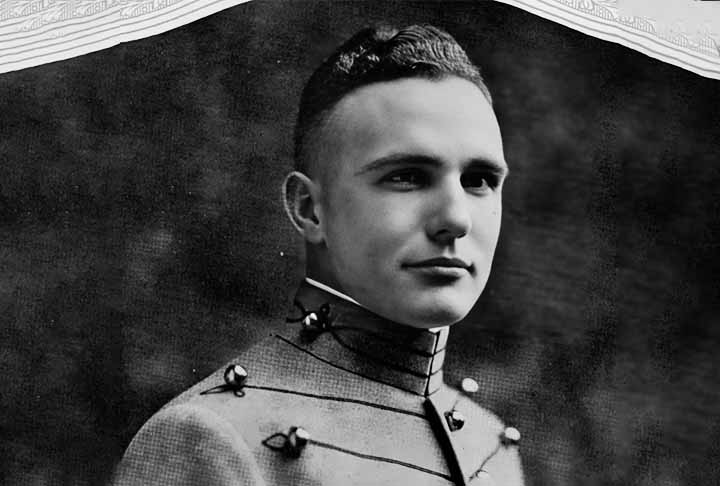 Tylor comandou as tropas no desembarque dos aliados na Praia de Omaha, na operação conhecida como Dia D, a maior invasão por mar da história. Ele faleceu em 1969, aos 70 anos.