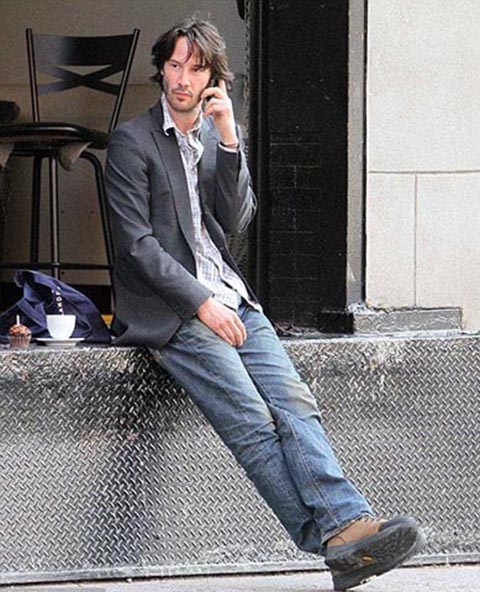 Em 2/9/2010, dia em que fazia 46 anos, foi flagrado sozinho, sentado numa mureta, com um café e um cupcake com velinha de aniversário. 