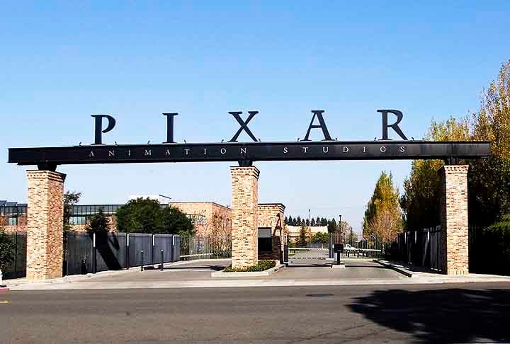 O filme foi criado pelo estúdio americano Pixar, com sede na Califórnia. Em 2006, a empresa foi comprada pela The Walt Disney Company. 
