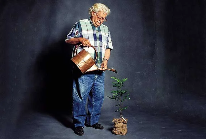 Nascido em 1909, em São Paulo, Burle Marx foi filho de Wilhelm Marx, judeu alemão comerciante de couro, e de Cecília Burle, pernambucana, descendente de franceses. 